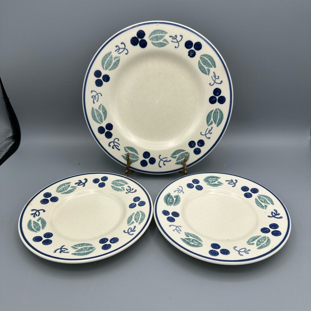 Vtg Plates in Blueberry Pattern by Pfaltzgraff, 2 B&B plates, 2 Salad Plates